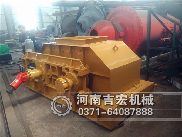 1500型輥式粉碎機(jī)廠家報(bào)價(jià)多少錢！
