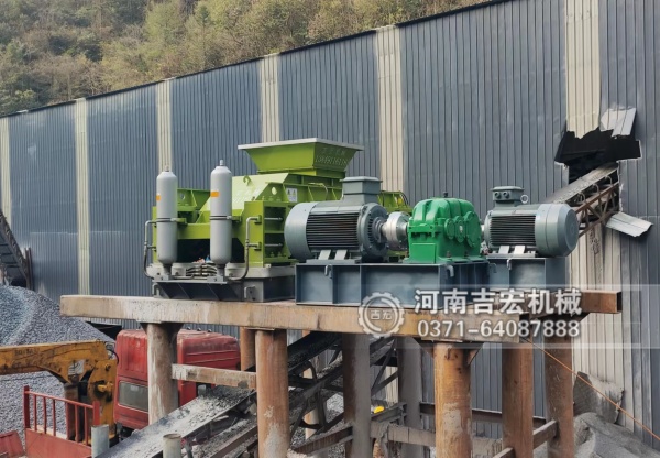 為什么優質商砼站都指定液壓對輥制砂機加工的瓜米石砂？